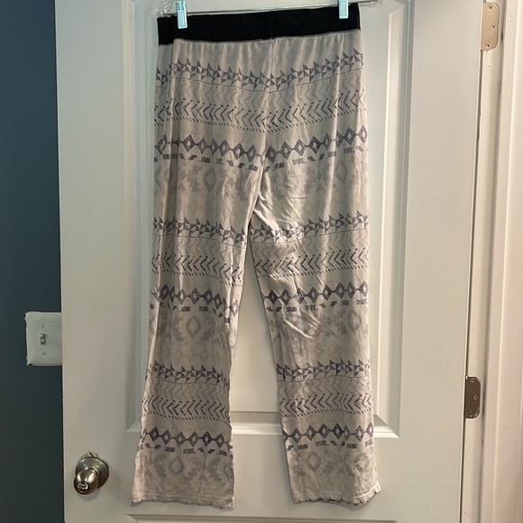 Victoria’s Secret size large gray and white pajama lounge set - Picture 6 of 6